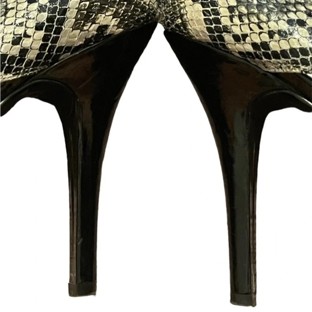 Guess‎ Platform Heels - Black / Snake Skin